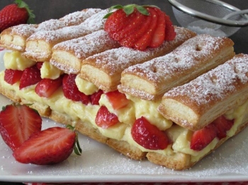 Sfogliatine crema e fragole